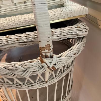 M263 White Wicker Basket Tower Lot