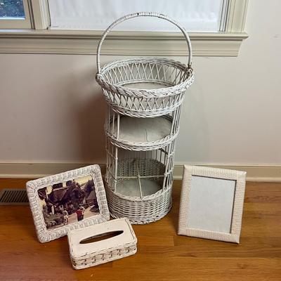 M263 White Wicker Basket Tower Lot