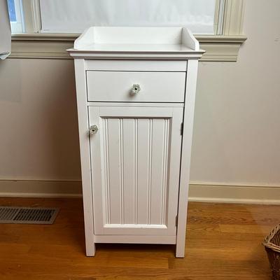 M270 Small White Side Cabinet With Glass Knobs