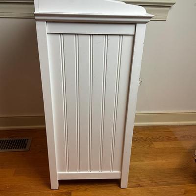 M270 Small White Side Cabinet With Glass Knobs