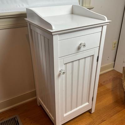 M270 Small White Side Cabinet With Glass Knobs