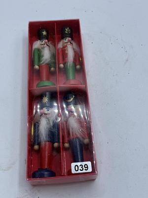 Sale Photo Thumbnail #1375: .