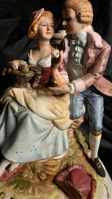 Vintage “Di Amore” Amaretto Porcelain Courting Couple Decanter – Limited Edition Italian Barware Figurine (Serial No. A0202)