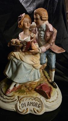 Vintage “Di Amore” Amaretto Porcelain Courting Couple Decanter – Limited Edition Italian Barware Figurine (Serial No. A0202)
