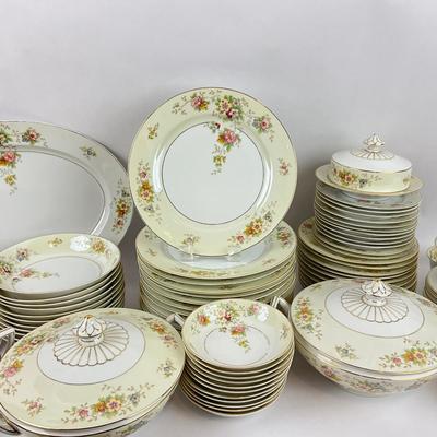 D301 85pc Set of Vintage Heinrich & Co. Bavaria China Set