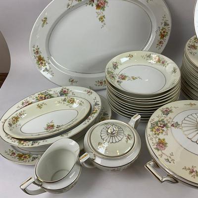 D301 85pc Set of Vintage Heinrich & Co. Bavaria China Set