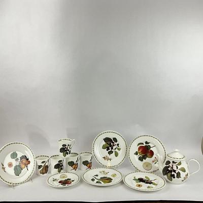 D303 The Royal Horticulture Society China Set