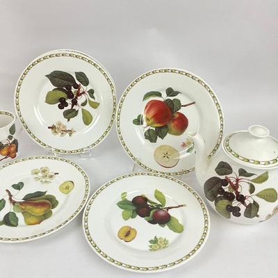 D303 The Royal Horticulture Society China Set