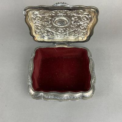 S351 Antique Silver Plated Dressing Table Box With Accessories