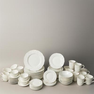 K376 Large Lot Of Wedgwood & Coalport Bone China "Country Ware"