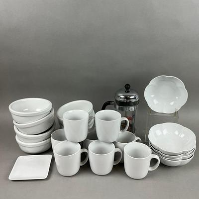 K380 White Porcelain Williams Sonoma Dinnerware Lot