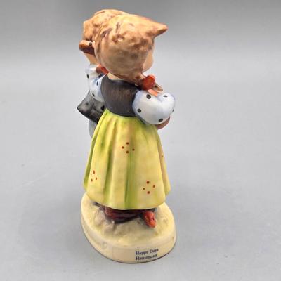 LOT 89: Street Singer, Happy Days, and Little Fiddler Hummels