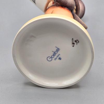 LOT 89: Street Singer, Happy Days, and Little Fiddler Hummels