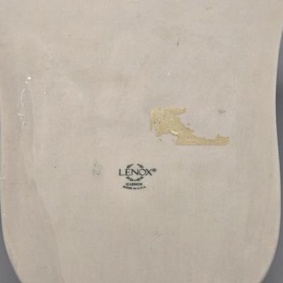 LOT 126: Set of 2 Vintage Lenox Masterpiece Embossed Irises Hanging Vases