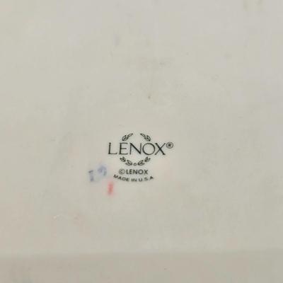 LOT 126: Set of 2 Vintage Lenox Masterpiece Embossed Irises Hanging Vases