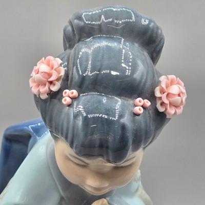 LOT 127: Sayonara Lladro Figurine with Original Box