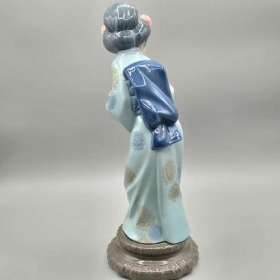 LOT 127: Sayonara Lladro Figurine with Original Box