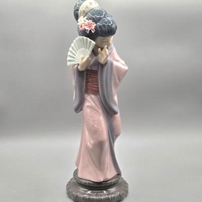 LOT 128: Lladro Timid Japanese Geisha Girl with Fan Figurine with Original Box