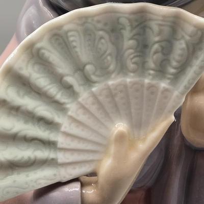 LOT 128: Lladro Timid Japanese Geisha Girl with Fan Figurine with Original Box