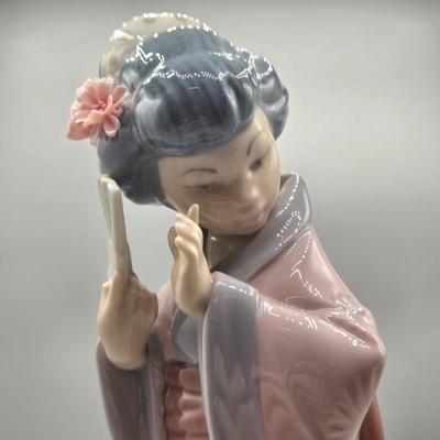 LOT 128: Lladro Timid Japanese Geisha Girl with Fan Figurine with Original Box