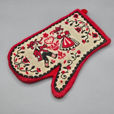 LOT 142: 5 Folk Art Rooster Napkins, 2 Crocheted Pot Holders, Ceramic Kissing Dutch Figurines, Vintage Figgjo Flint Norway Pitcher, and More