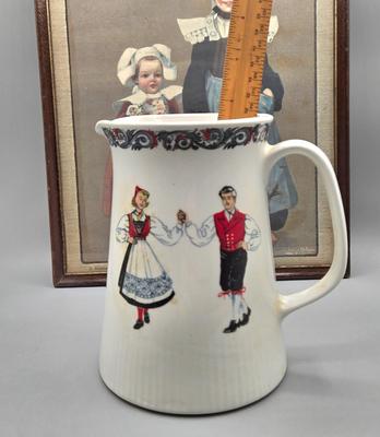 LOT 142: 5 Folk Art Rooster Napkins, 2 Crocheted Pot Holders, Ceramic Kissing Dutch Figurines, Vintage Figgjo Flint Norway Pitcher, and More