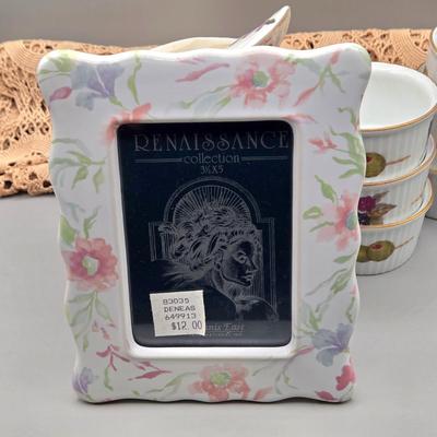 LOT 144: Vintage Lady Head Vase, 6 Royal Worcester Evesham Vale Ramekins, Picture Frame, Linen Napkins, Pottery Barn Salad Serving...