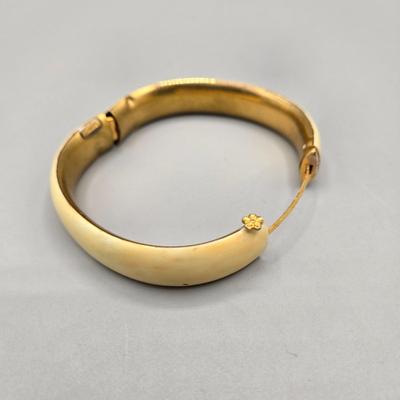 LOT 147J: Variety of Vintage Bangle Bracelets
