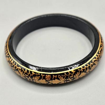 LOT 154J: Polished Stone Necklaces, Bangle Bracelets, and 2 Pairs of Pierced Earrings