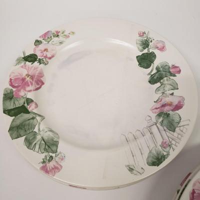 LOT 168: Pfaltzgraff Cape May Everyday Dishes