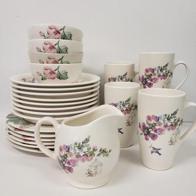 LOT 168: Pfaltzgraff Cape May Everyday Dishes