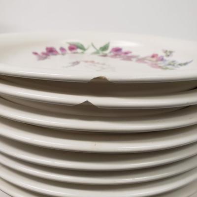 LOT 168: Pfaltzgraff Cape May Everyday Dishes