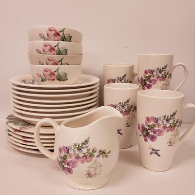 LOT 168: Pfaltzgraff Cape May Everyday Dishes