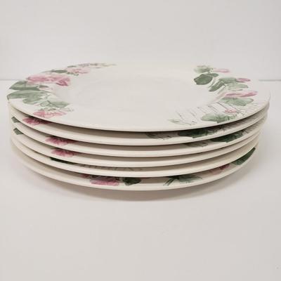 LOT 168: Pfaltzgraff Cape May Everyday Dishes