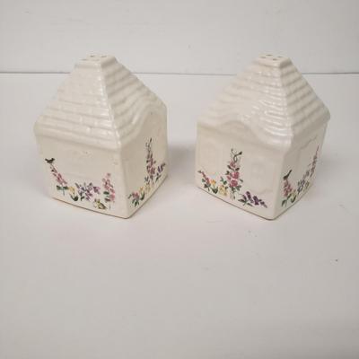 LOT 169: Collection of Cape May Tableware by Pfaltzgraff