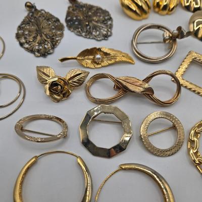 LOT 191J: Multiple Pairs of Gold-tone Pierced Earrings and Brooches