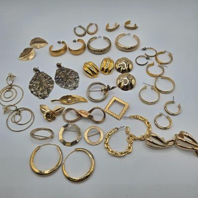 LOT 191J: Multiple Pairs of Gold-tone Pierced Earrings and Brooches