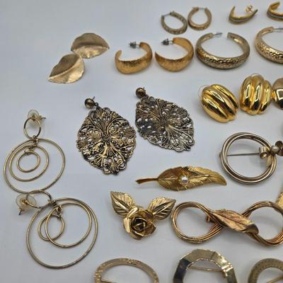LOT 191J: Multiple Pairs of Gold-tone Pierced Earrings and Brooches