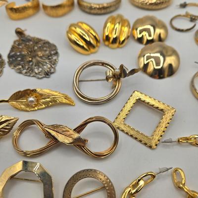 LOT 191J: Multiple Pairs of Gold-tone Pierced Earrings and Brooches