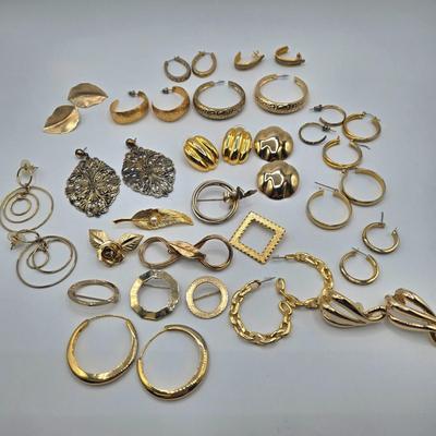 LOT 191J: Multiple Pairs of Gold-tone Pierced Earrings and Brooches