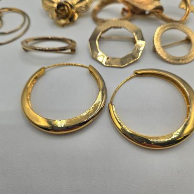 LOT 191J: Multiple Pairs of Gold-tone Pierced Earrings and Brooches