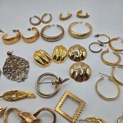 LOT 191J: Multiple Pairs of Gold-tone Pierced Earrings and Brooches