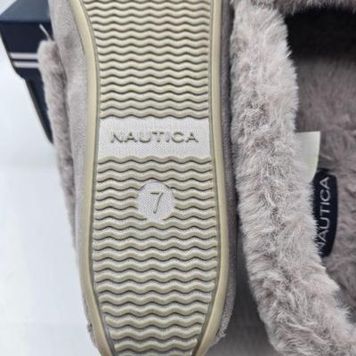 LOT 193: Berskshire Homeware Robe, 2 Pairs of Slippers, and Blanket