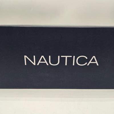 LOT 193: Berskshire Homeware Robe, 2 Pairs of Slippers, and Blanket