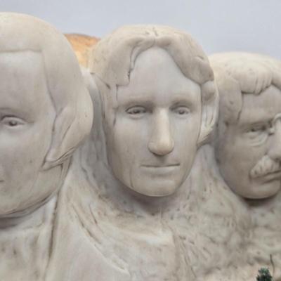 LOT 194: Dept. 56 American Pride Series - Mount Rushmore Monument w/ Marble Base