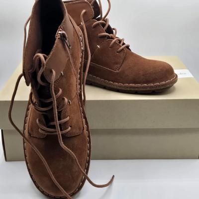 LOT 195: Clark's Boots