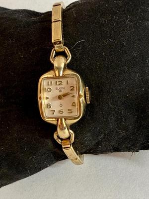 Sale Photo Thumbnail #72: Hands can be adjusted, does not appear to be running. May need adjustment or cleaning.