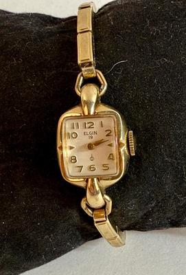 Sale Photo Thumbnail #73: Hands can be adjusted, does not appear to be running. May need adjustment or cleaning.