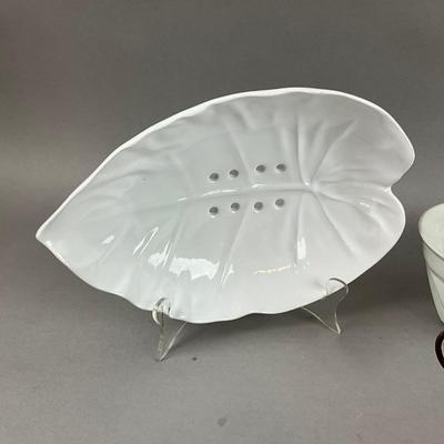 K388 Set Of Three White Porcelain Strainers