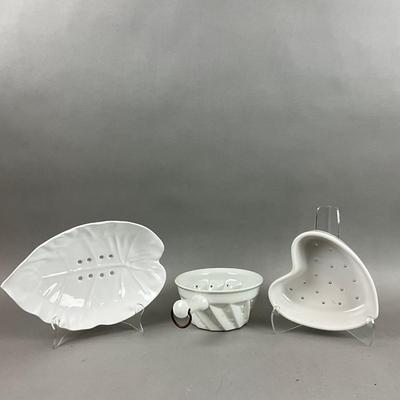 K388 Set Of Three White Porcelain Strainers